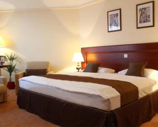 Chambre double Etage 1 (MONTREUIL)